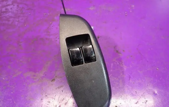 Chevrolet Aveo Quarter vent window switch 621W04750