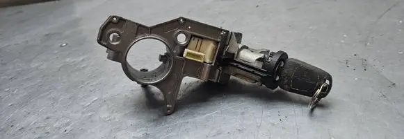 Opel Astra G Ignition lock 2421430