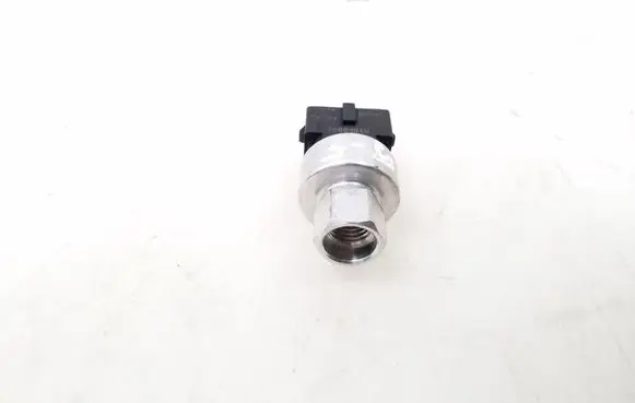 Volvo S80 Air conditioning (A/C) pressure sensor 30661949