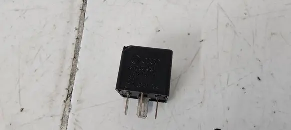 Audi A5 8T 8F Other relay 8K0951253 V23136B6X72