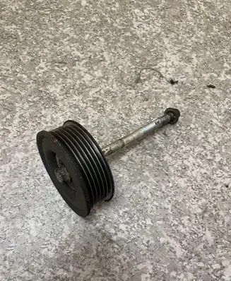 Toyota Avensis T220 Generator/alternator belt tensioner