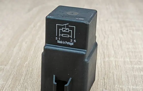BMW 8 G16 Coolant fan relay 9207913