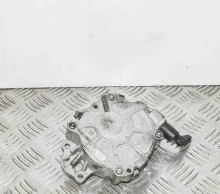 Volkswagen PASSAT B6 Vacuum pump 03L145100F