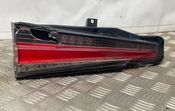 Lexus NX Tailgate rear/tail lights