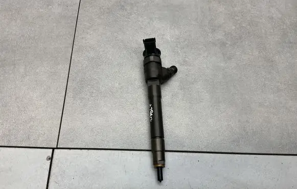 Nissan X-Trail T32 Fuel injector 0445110546