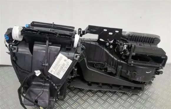 Volkswagen Jetta VI Interior heater climate box assembly 5C1820003GG