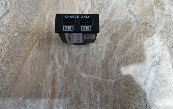 Maserati Levante USB socket connector 670037782 61571C1986