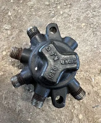 Renault Clio III Fuel distributor 8200584034 R9144Z070B