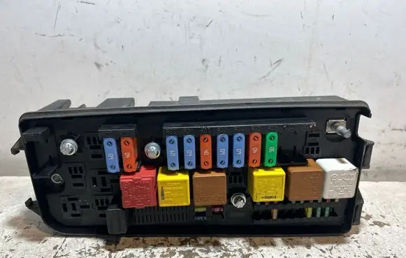 Opel Signum Fuse module 13144710 00157270 519067029