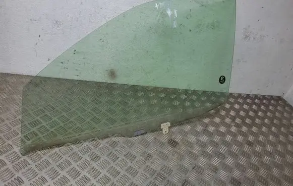 Nissan X-Trail T30 Front door window glass four-door