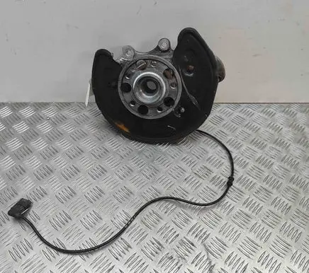 Rear wheel hub