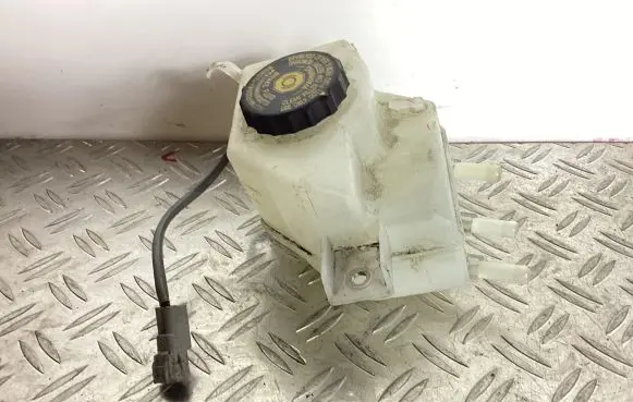 Brake fluid reservoir