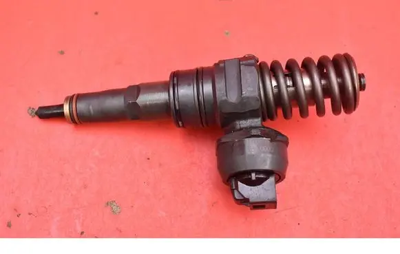 Volkswagen Polo Fuel injector 038130073AL