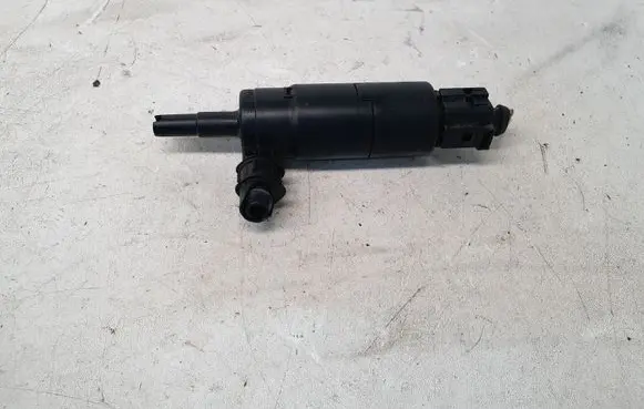Volkswagen PASSAT B6 Headlight washer pump 3B7955681 001016