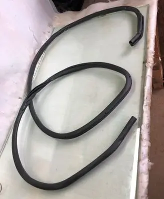 Nissan Juke II F16 Front door rubber seal 