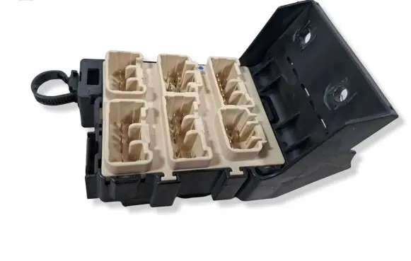 Toyota Corolla Verso AR10 Fuse module 8273405030