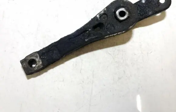 Volkswagen Caddy Engine mount bracket