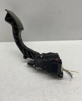 Mazda 3 I Accelerator throttle pedal 4M519F836AH 1107744 6PV00864101