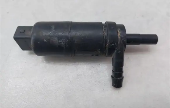 Ford Mondeo Mk III Windscreen/windshield washer pump 