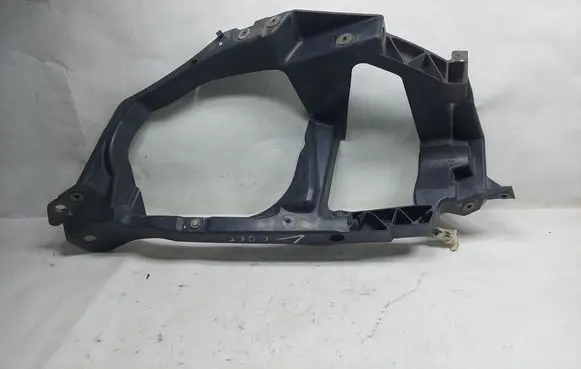 Mitsubishi Colt Headlight/headlamp mounting bracket MN105059