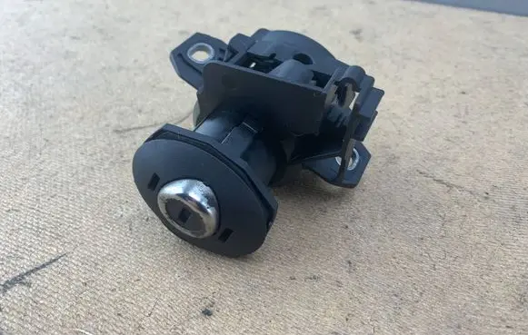 BMW 3 E90 E91 Tailgate exterior lock 7117926 51247117926