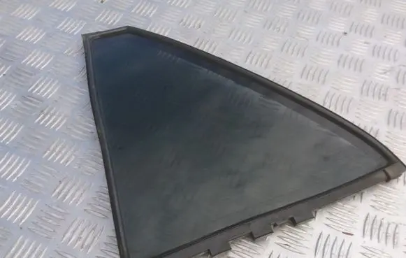 Toyota Avensis T250 Rear vent window glass 6812405080