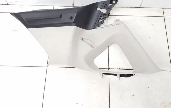 Nissan Pulsar (D)pillar trim (top) 769303zl0a 769343zl0a