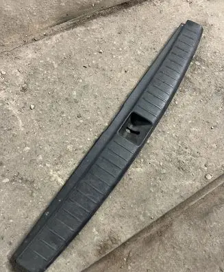 Trunk/boot sill cover protection