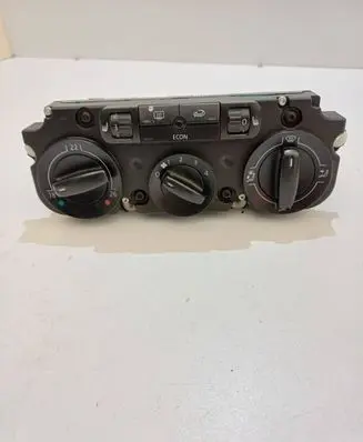 Volkswagen Touran I Climate control unit