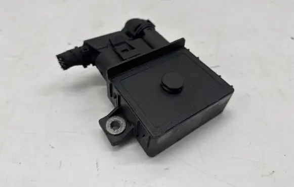 BMW X1 E84 Glow plug pre-heat relay 0007143356 7143356 E2110022367