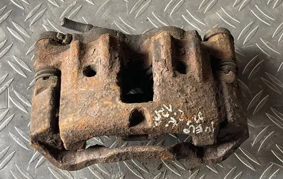 Iveco Daily 30.8 - 9 Front brake caliper