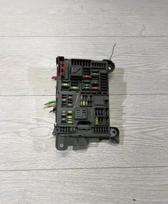 BMW X5 E70 Fuse module 693168704 518954021A 0328314693168704