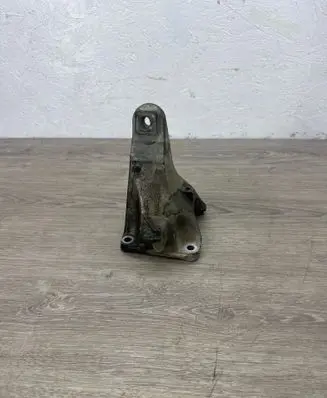 BMW 3 E90 E91 Engine mounting bracket 6777064 13807410