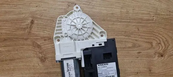 Volvo C70 Front door window regulator motor 30773298AA 30784100