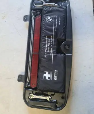 BMW 5 E60 E61 First aid kit 
