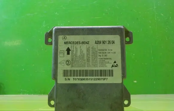 Mercedes-Benz C AMG W204 Airbag control unit/module A2049012604 ZP92
