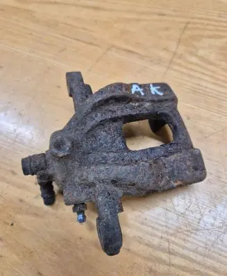 Honda CR-V Rear brake caliper