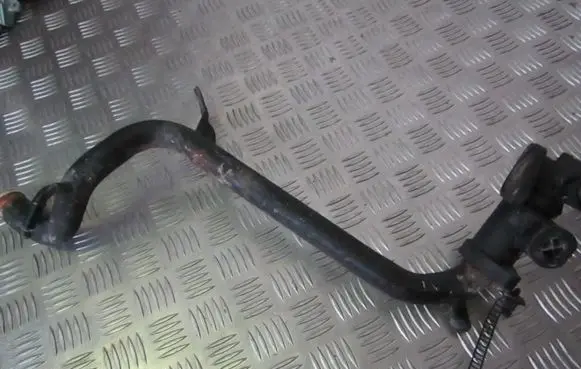 Audi A4 S4 B5 8D Engine coolant pipe/hose 058121133B