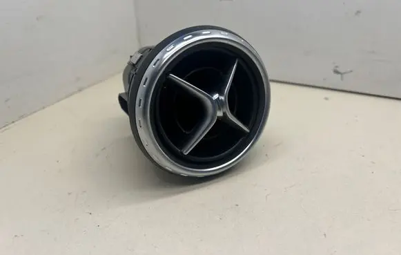 Mercedes-Benz GLA W156 Dash center air vent grill A1568300154