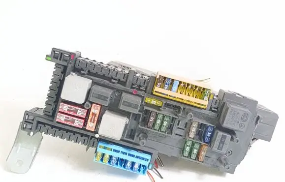 Mercedes-Benz C W204 Fuse module 2049008701 2049014001 2129024301