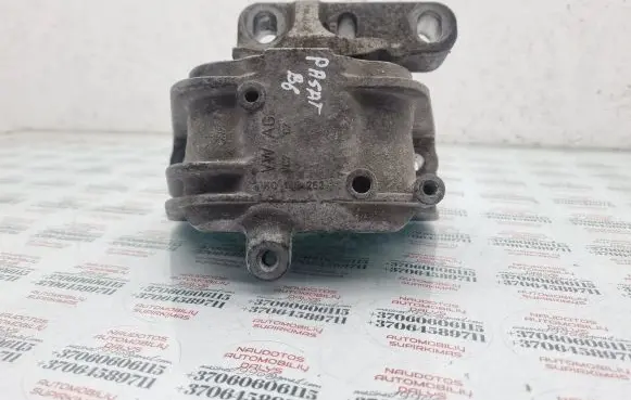 Volkswagen PASSAT B6 Engine mount bracket 1K0199262CG