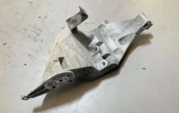 Land Rover Range Rover Sport L494 Generator/alternator bracket CPLA10239AD 236312