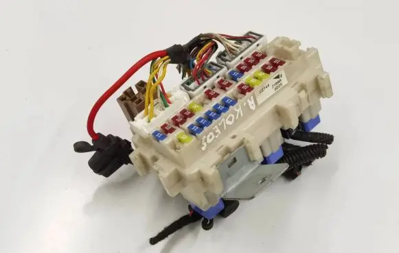 Renault Koleos I Fuse module JY00A8D25 252360745R
