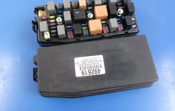 Chevrolet Captiva Fuse box set 96821095