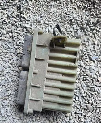 Renault Laguna I Fan control module 24410130