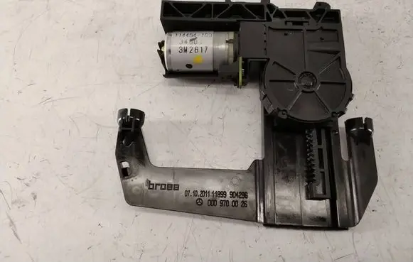 Mercedes-Benz E W212 Seat adjustment motor 0009700026 904296