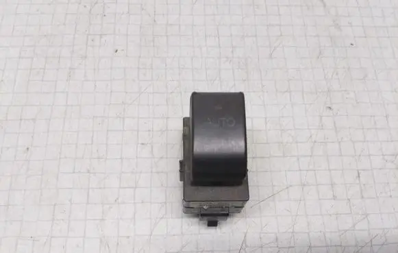 Toyota Corolla E120 E130 Electric window control switch 8481002041
