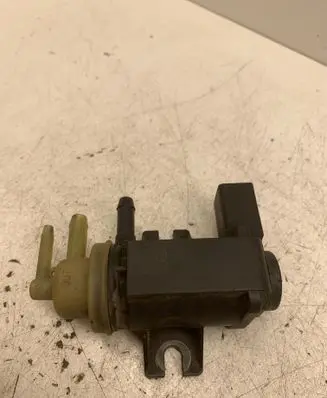 Audi A3 S3 A3 Sportback 8P Vacuum valve 1K0906627B