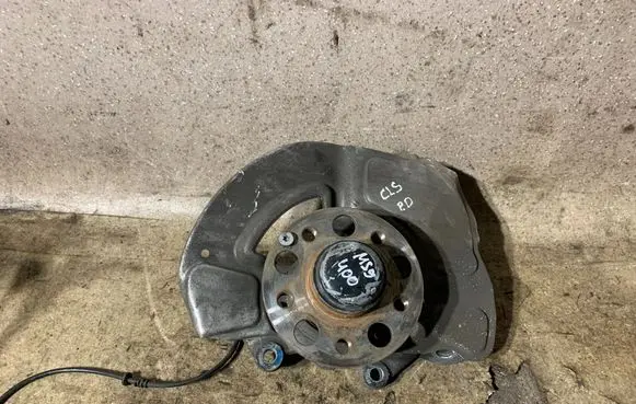 Mercedes-Benz CLS C218 X218 Front wheel hub A2124201644
