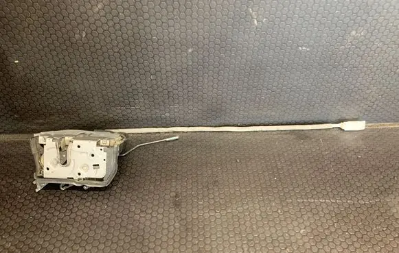 BMW 3 E46 Front door lock A048315 3V0872